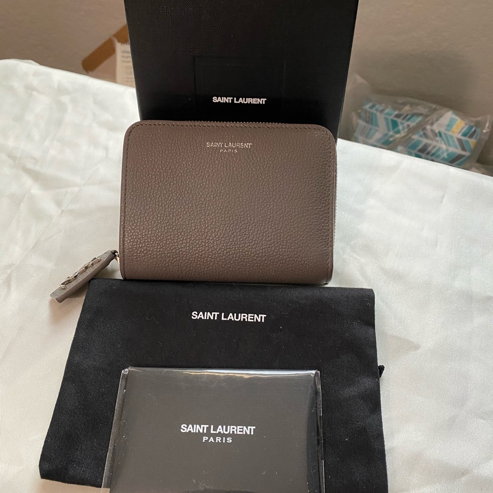 ❌ SOLD ❌ YSL Rive Gauche zip wallet in grey color